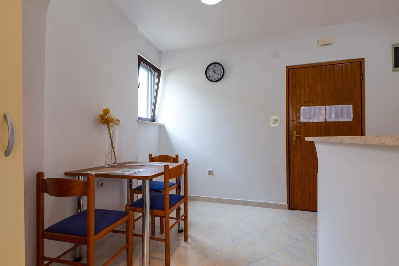Apartments Gisela, מאלי לוסיניי 3*,